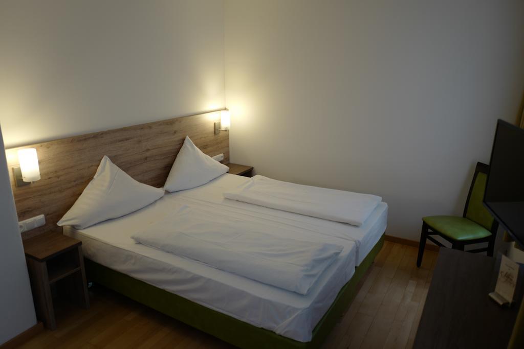 Hotel Stern Герстхофен Екстериор снимка