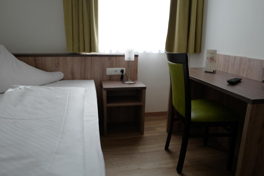 Hotel Stern Герстхофен Екстериор снимка